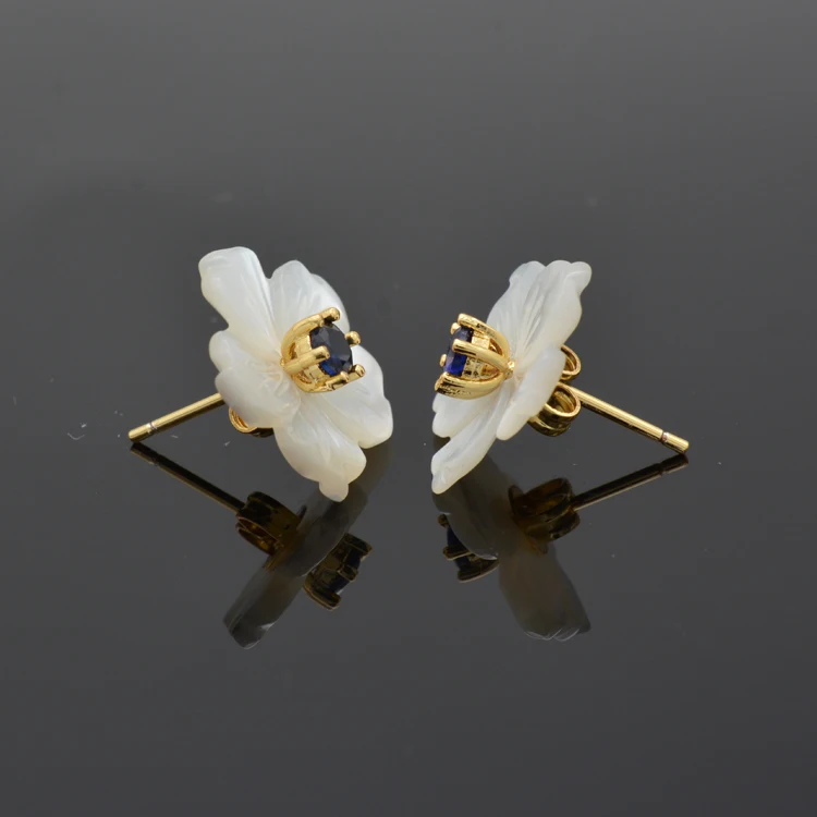 Lightweight and lovely flower ear studs Japanese and Korean simple style jewelry for ladies
Lightweight and lovely flower ear studs Japanese and Korean simple style jewelry for ladies