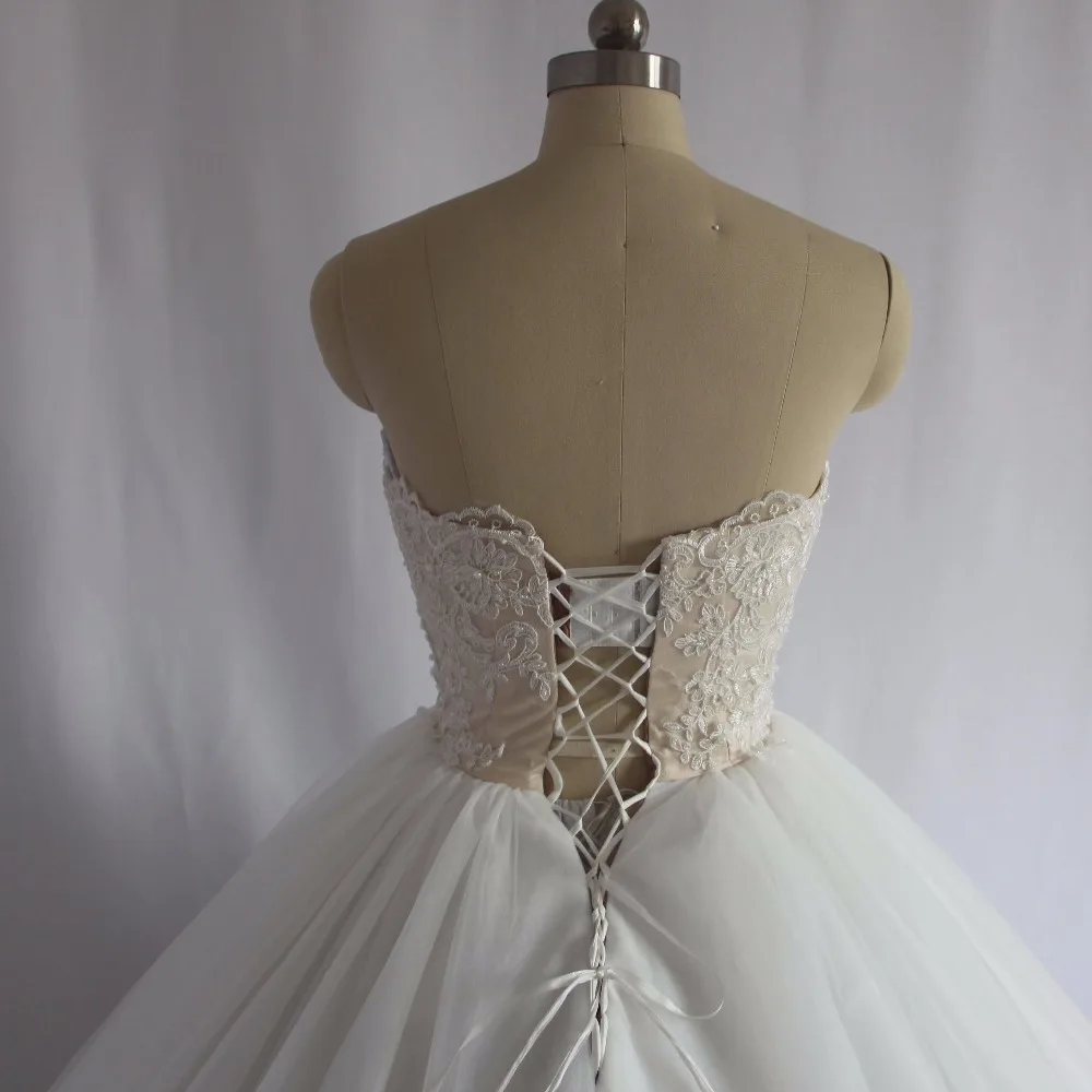 Designer Vestidos De Novias Off the Shoulder Sweetheart Appliqued Beaded Ball Gown Princess Wedding Dresses
Designer Vestidos De Novias Off the Shoulder Sweetheart Appliqued Beaded Ball Gown Princess Wedding Dresses