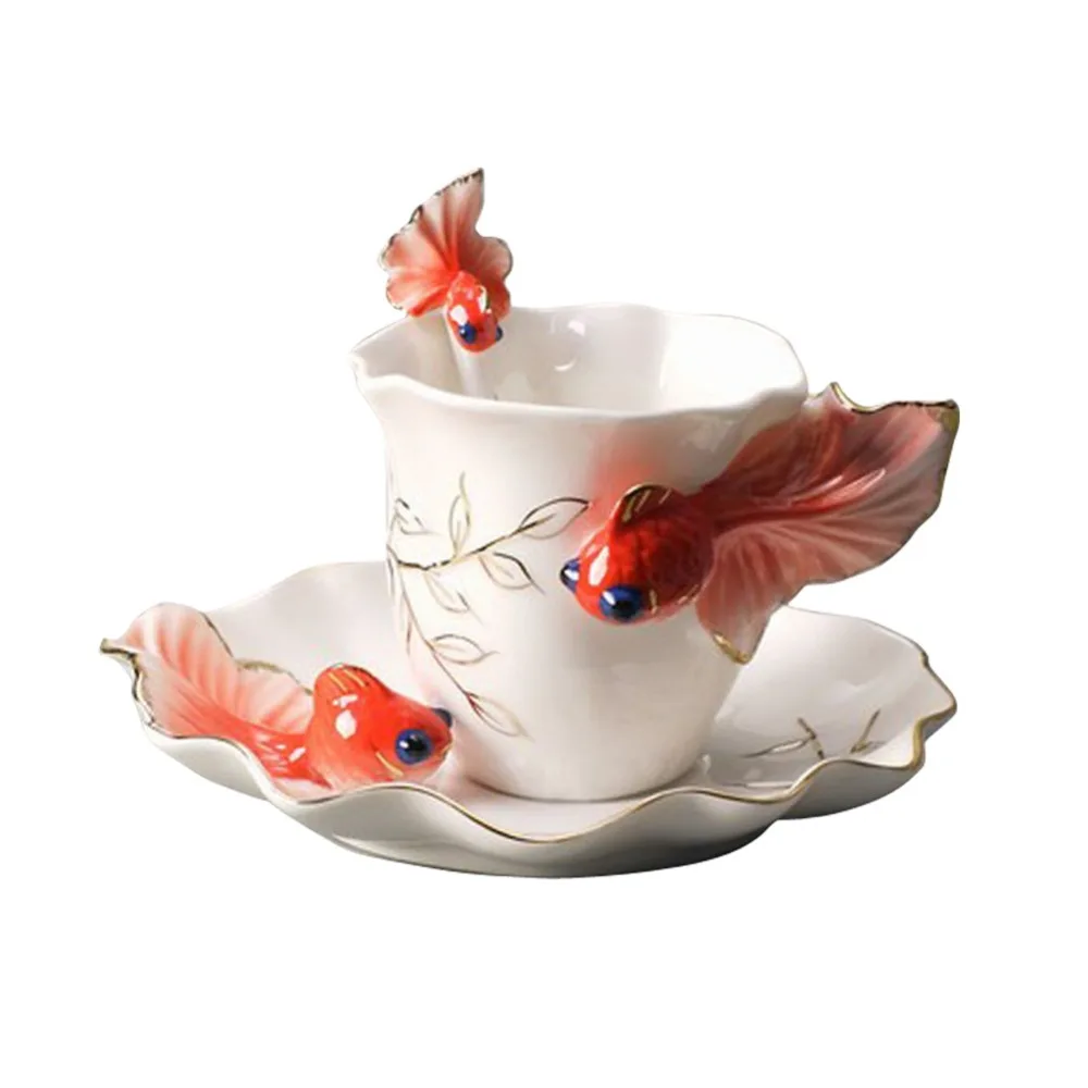 Креативные чайные чашки изящные Кофейные Наборы кофейные с золотой рыбкой