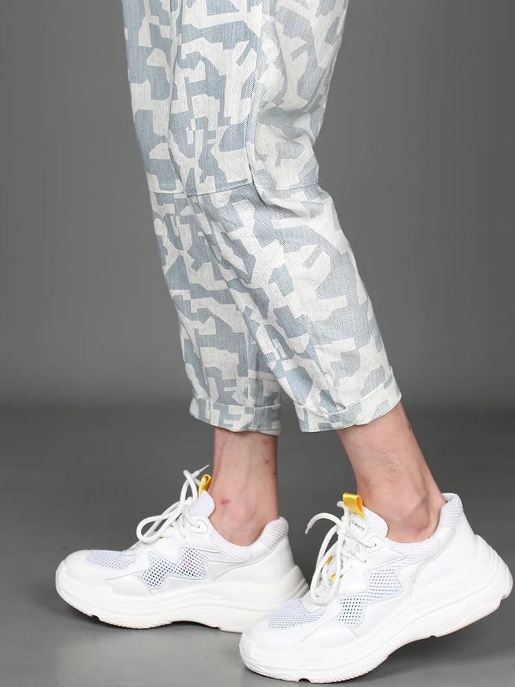 M-3XL!! 2019 new men's nine points linen pants summer loose feet camouflage harem pants Korean print hit color pants.
M-3XL!! 2019 new men's nine points linen pants summer loose feet camouflage harem pants Korean print hit color pants.
