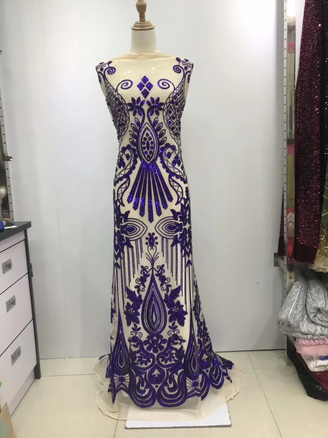 Hot sale beautiful purple lace fabric with sequins for wedding dress high quality african french net lace fabric JL158
Hot sale beautiful purple lace fabric with sequins for wedding dress high quality african french net lace fabric JL158