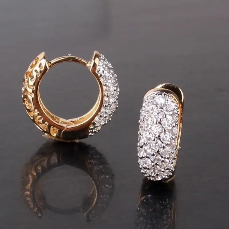 Elegant Gold Small Hoop Earrings for Women Fashion Jewelry Wedding Brincos Mujer Engagement Luxury Statement Earings Accessories
Elegant Gold Small Hoop Earrings for Women Fashion Jewelry Wedding Brincos Mujer Engagement Luxury Statement Earings Accessories