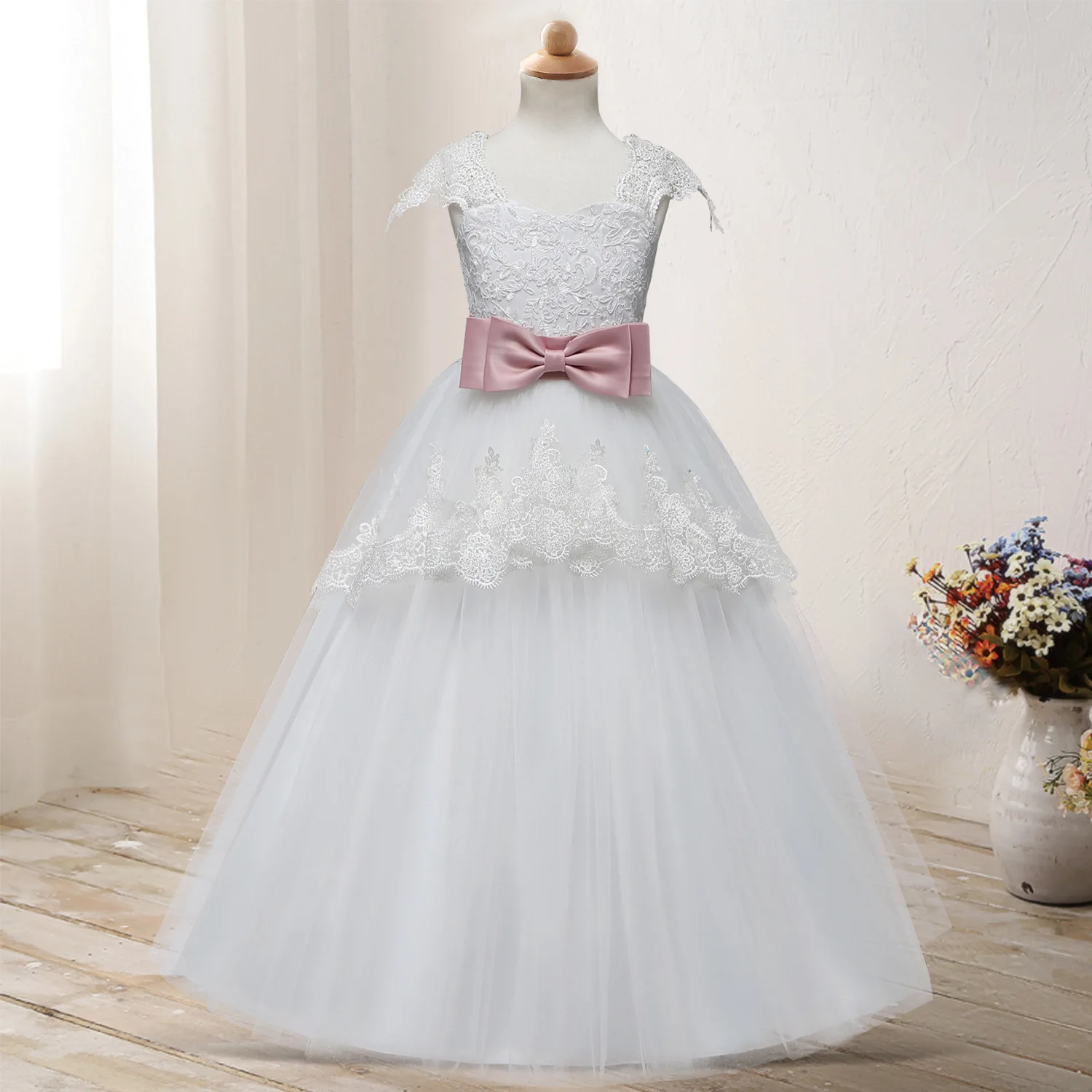 Elegant Flower Girls Dress Kids Lace Bodice Long Maxi Tulle Dress with Bow Girls Princess Dress
Elegant Flower Girls Dress Kids Lace Bodice Long Maxi Tulle Dress with Bow Girls Princess Dress