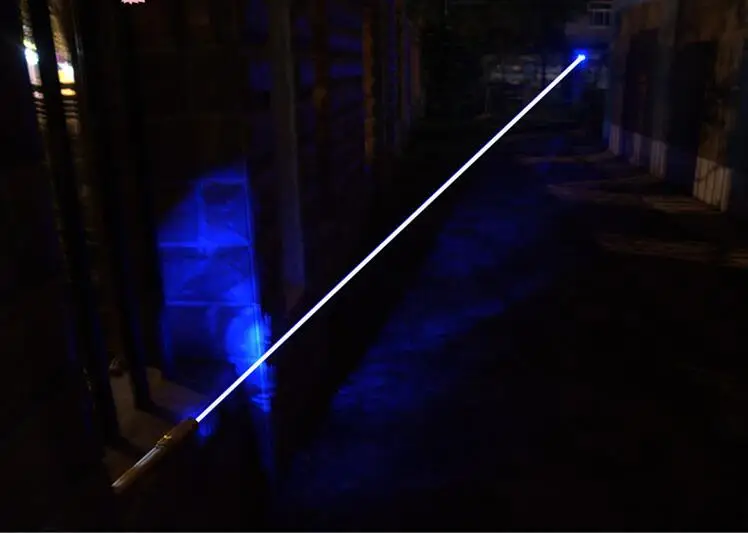 High power Focusable 500w 450nm 500000m High power Focusable LAZER Burning match candle lit cigarette wicked lazer torch Hunting
High power Focusable 500w 450nm 500000m High power Focusable LAZER Burning match candle lit cigarette wicked lazer torch Hunting