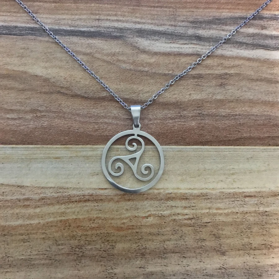 HOBBORN New Silver Color Stainless Steel Teen Wolf Pendant Necklace Triskele Triskelion Allison Argent Choker Necklaces Jewelry
HOBBORN New Silver Color Stainless Steel Teen Wolf Pendant Necklace Triskele Triskelion Allison Argent Choker Necklaces Jewelry