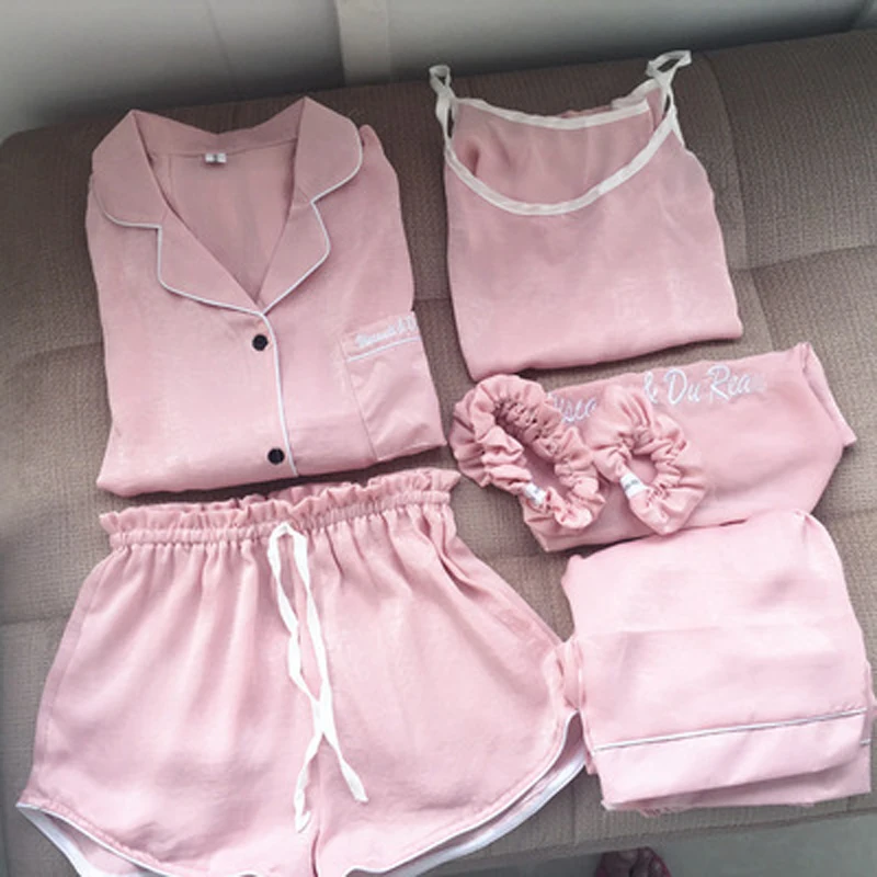 Explosion models pajamas European silk women's seven-piece pajamas women spring and summer autumn loose home service suit
Explosion models pajamas European silk women's seven-piece pajamas women spring and summer autumn loose home service suit