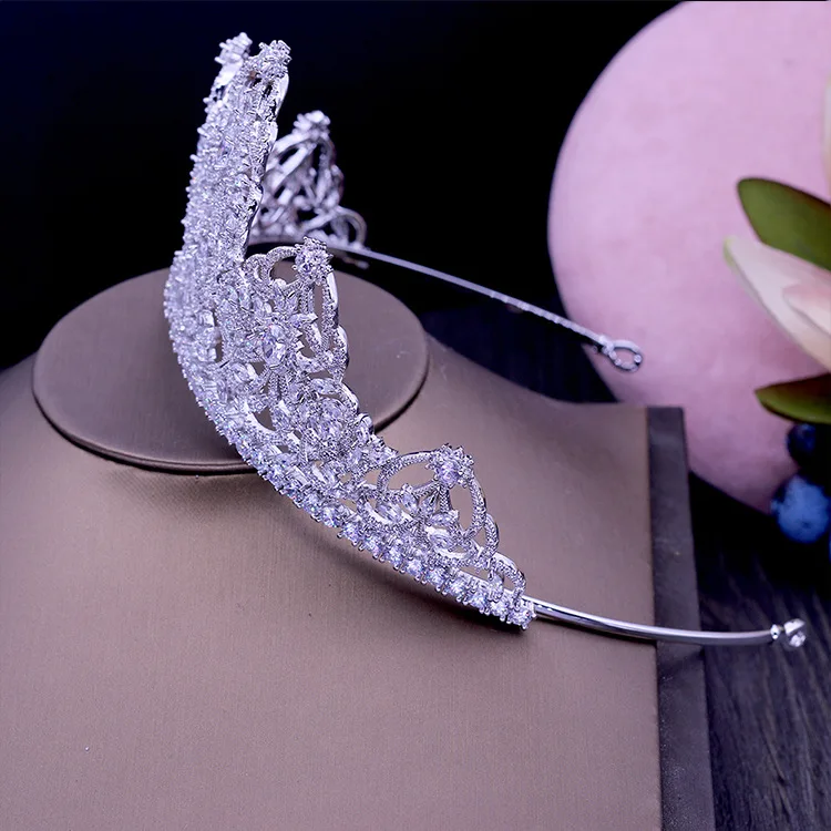 SLBRIDAL Luxury High-End Copper Alloy AAA Cubic Zircon Wedding Tiara CZ Bridal Queen Princess Pageant Party Crown Bridesmaids
SLBRIDAL Luxury High-End Copper Alloy AAA Cubic Zircon Wedding Tiara CZ Bridal Queen Princess Pageant Party Crown Bridesmaids