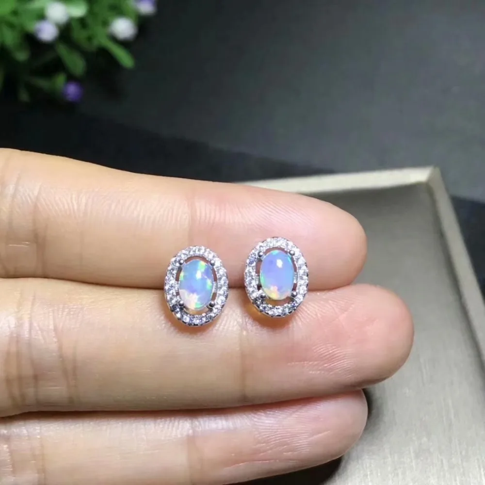 925 pure silver inlaid with natural Opel nails 4 * 6mm popular fashion style ear nails Ou Bo fire is very good
925 pure silver inlaid with natural Opel nails 4 * 6mm popular fashion style ear nails Ou Bo fire is very good
