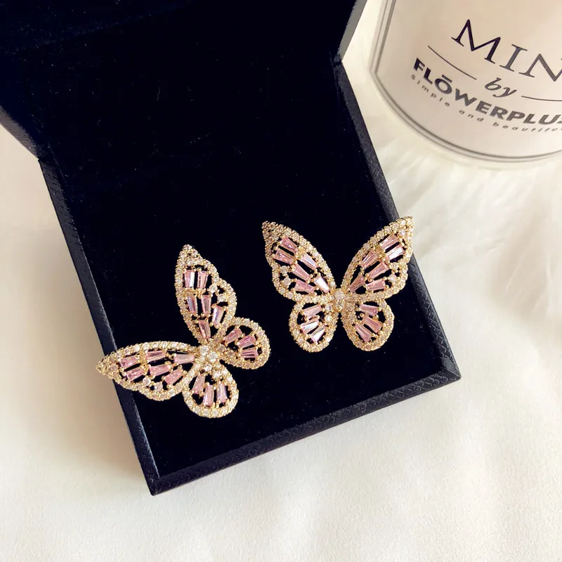 925 Needles Stud Earrings For Women Sweet Hollow Pink Cubic Zirconia Diamant Butterfly Ear Studs Temperament Fine Jewelry
925 Needles Stud Earrings For Women Sweet Hollow Pink Cubic Zirconia Diamant Butterfly Ear Studs Temperament Fine Jewelry