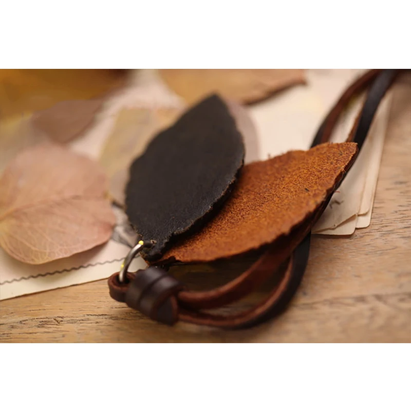 BOEYCJR Vintage Leather Alloy Leaf Pendant Necklace Rope Chain Ethnic Jewelry Pendant Necklace for Women Gift
BOEYCJR Vintage Leather Alloy Leaf Pendant Necklace Rope Chain Ethnic Jewelry Pendant Necklace for Women Gift