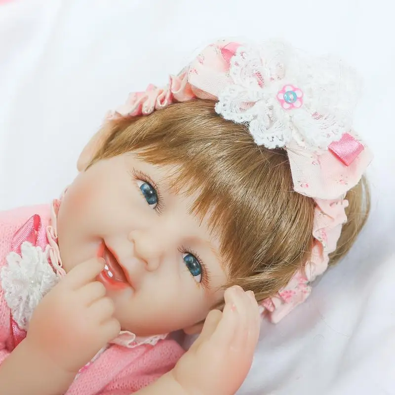 Retail Cute 42 CM Silicone Reborn Doll Girls Toys For Girls Real Doll 16 Inch Lifelike Little Lovely Doll Toy Juguetes Xmas Gift
Retail Cute 42 CM Silicone Reborn Doll Girls Toys For Girls Real Doll 16 Inch Lifelike Little Lovely Doll Toy Juguetes Xmas Gift