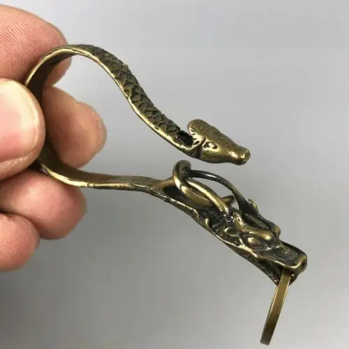 Decorative Chinese Exquisite Brass Handwork Snake & Dragon Collectible Key Chain Pendant Statue
Decorative Chinese Exquisite Brass Handwork Snake & Dragon Collectible Key Chain Pendant Statue