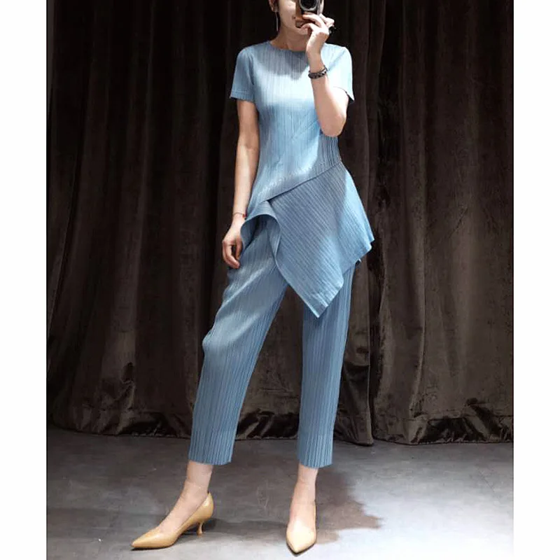 Plus Size Pant Suits 2019 Summer Women Miyake Pleated Straight Folded Split Pants + Short Sleeve Round Collar Irregular T-Shirt
Plus Size Pant Suits 2019 Summer Women Miyake Pleated Straight Folded Split Pants + Short Sleeve Round Collar Irregular T-Shirt