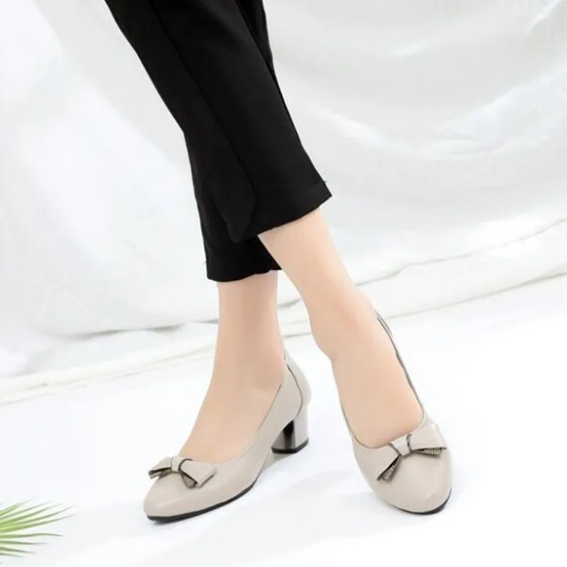 2019 Autumn Women Shoes Elegant Bow Genuine Leather Shoes Woman High Heels Large Size Casual Shoes Comfort Women Fashion Shoes
2019 Autumn Women Shoes Elegant Bow Genuine Leather Shoes Woman High Heels Large Size Casual Shoes Comfort Women Fashion Shoes