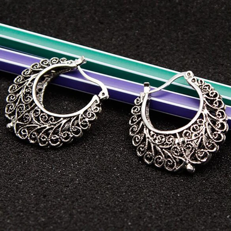 Bohemia folk style retro earrings silver color hollow carved metal earrings and ear jewelry handmade
Bohemia folk style retro earrings silver color hollow carved metal earrings and ear jewelry handmade