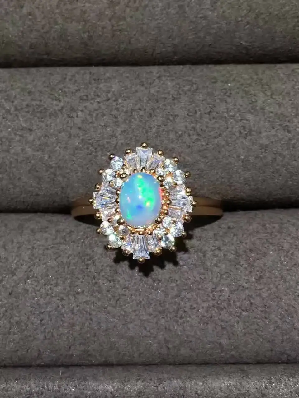 Женское кольцо с натуральным опалом элегантное круглое подсолнухом из