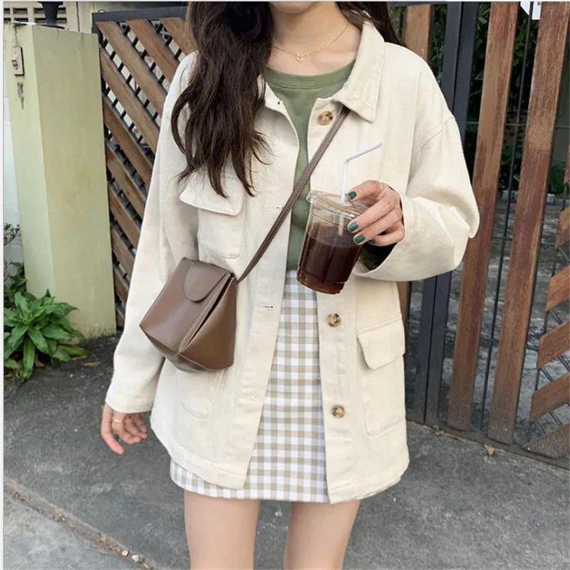Solid Turn-down Collar Jean Jacket for Women Loose Casual Beige Fashionable Women Coats Female outwear Denim Feminine HC064
Solid Turn-down Collar Jean Jacket for Women Loose Casual Beige Fashionable Women Coats Female outwear Denim Feminine HC064
