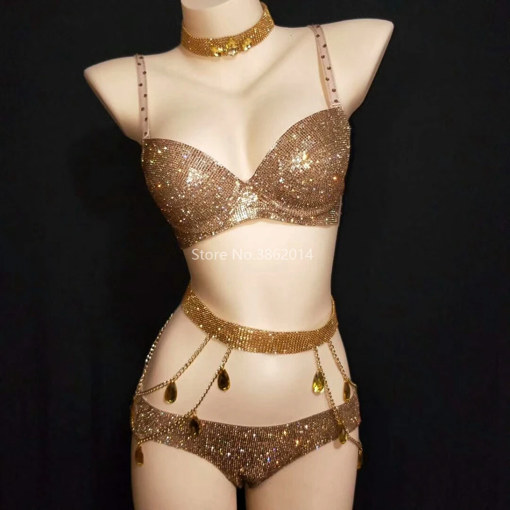 5 Colors Sparkly Crystals Bra Shorts Outfit Bikini Set Women Sexy Nightclub DJ DS Stage Performance Wear Pole Dancing Clothing
5 Colors Sparkly Crystals Bra Shorts Outfit Bikini Set Women Sexy Nightclub DJ DS Stage Performance Wear Pole Dancing Clothing