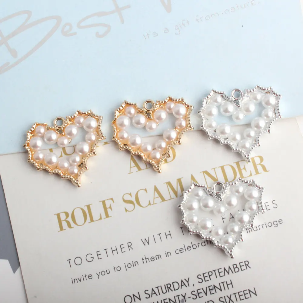 Free Shipping 20pcs/Lot Hollow Out White White Pearls Decorated Lovely Heart Pendant Charms Silver Gold Tone Alloy Keyring Charm
Free Shipping 20pcs/Lot Hollow Out White White Pearls Decorated Lovely Heart Pendant Charms Silver Gold Tone Alloy Keyring Charm