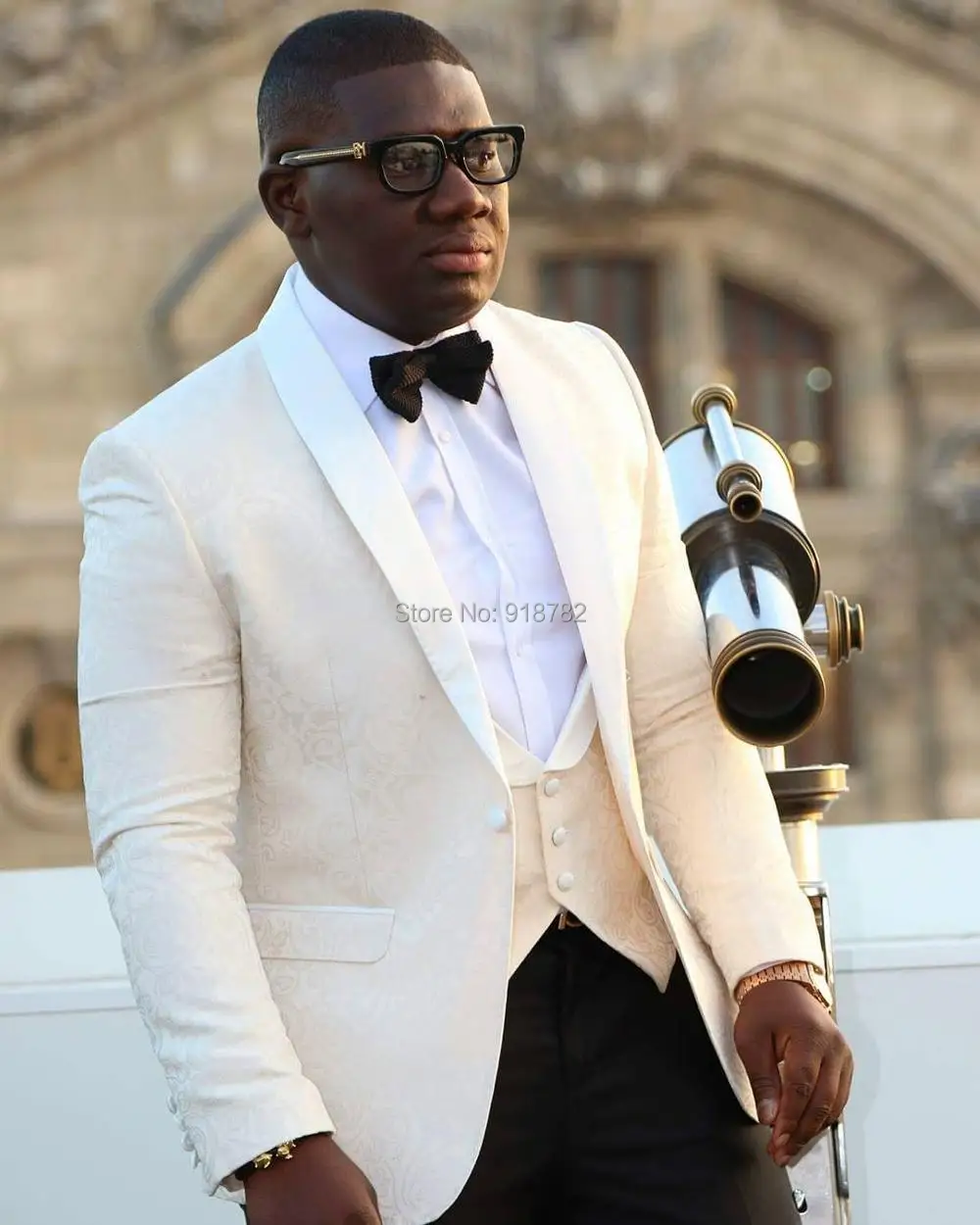 White Wedding Suit Groomsman 2018 New Design Fashion Formal Jacquard Men Suits With Pant 3 Pieces Set Slim Groom Suit Tuxedo
White Wedding Suit Groomsman 2018 New Design Fashion Formal Jacquard Men Suits With Pant 3 Pieces Set Slim Groom Suit Tuxedo