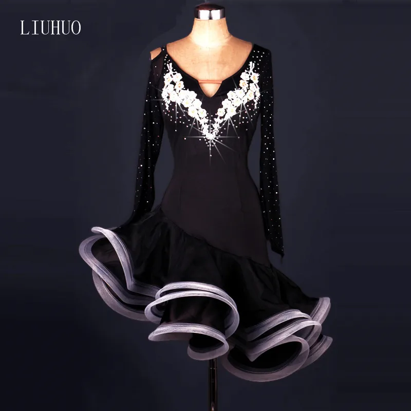 Custom Latin dance performance ladies adult Performance clothes dress Competition clothing Long sleeves Cha Cha dance Samba
Custom Latin dance performance ladies adult Performance clothes dress Competition clothing Long sleeves Cha Cha dance Samba