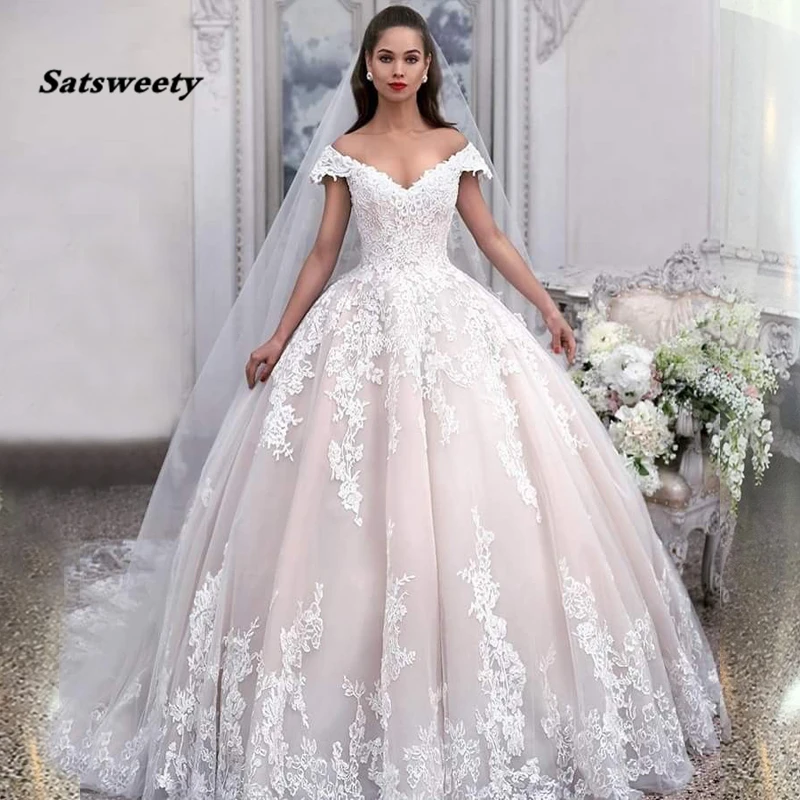 Off The Shoulder Ball Gown Wedding Dresses V Neck Appliques Lace Tulle Floor Length Long Bridal Gowns Elegant
Off The Shoulder Ball Gown Wedding Dresses V Neck Appliques Lace Tulle Floor Length Long Bridal Gowns Elegant