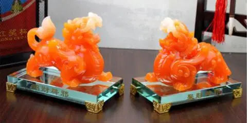 Искусственная зеленая Нефритовая норковая мебель Kirin большого размера пара кирина бело-красные украшения ручной работы статуя
Искусственная зеленая Нефритовая норковая мебель Kirin большого размера пара кирина бело-красные украшения ручной работы статуя