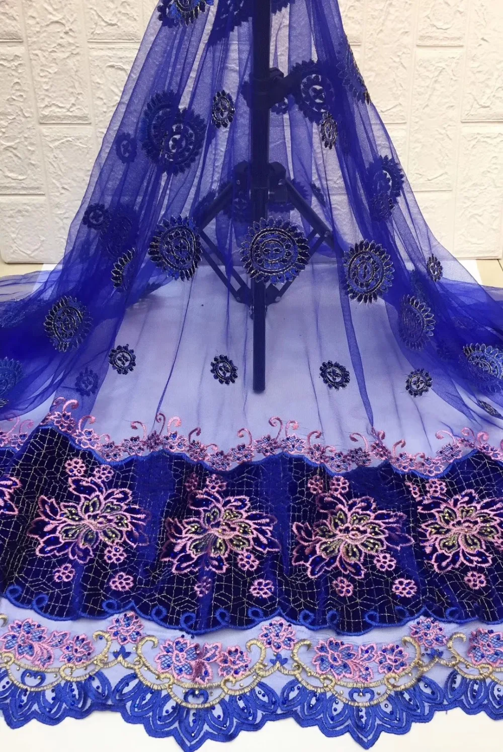 New to Nigeria elegant and stylish lace fabric, French chiffon lace high quality Christmas dress fabric ML7325
New to Nigeria elegant and stylish lace fabric, French chiffon lace high quality Christmas dress fabric ML7325
