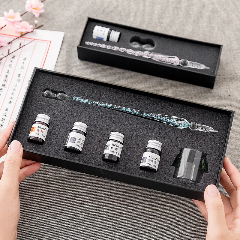 Creative Glass Pen Dipping Water pen Art font Crystal fountain pen set Exquisite gift Box Pluma estilografica pluma de vidrio
Creative Glass Pen Dipping Water pen Art font Crystal fountain pen set Exquisite gift Box Pluma estilografica pluma de vidrio