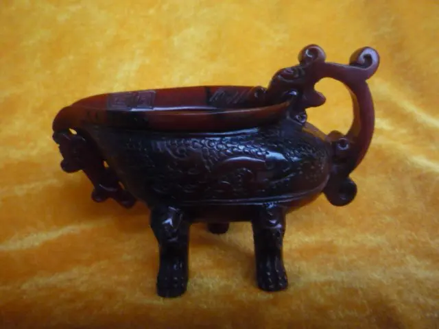 Collection old rhinoceros horn bone cup,Three feet,with carving, free shipping
Collection old rhinoceros horn bone cup,Three feet,with carving, free shipping