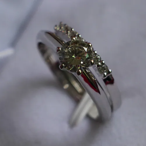 1Ct Excellent NSCD Diamond Solitaire Women Ring With Band 925 Sterling Silver White Gold Plated Ring Bridal Wedding Jewelry
1Ct Excellent NSCD Diamond Solitaire Women Ring With Band 925 Sterling Silver White Gold Plated Ring Bridal Wedding Jewelry