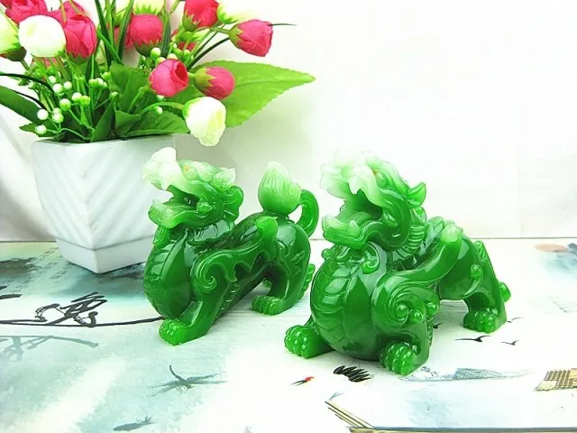 Kirin green jade imitation Yupixiu handicraft decoration a pair of Kaiguang Town house treasure basin Kirin cculpture statue
Kirin green jade imitation Yupixiu handicraft decoration a pair of Kaiguang Town house treasure basin Kirin cculpture statue