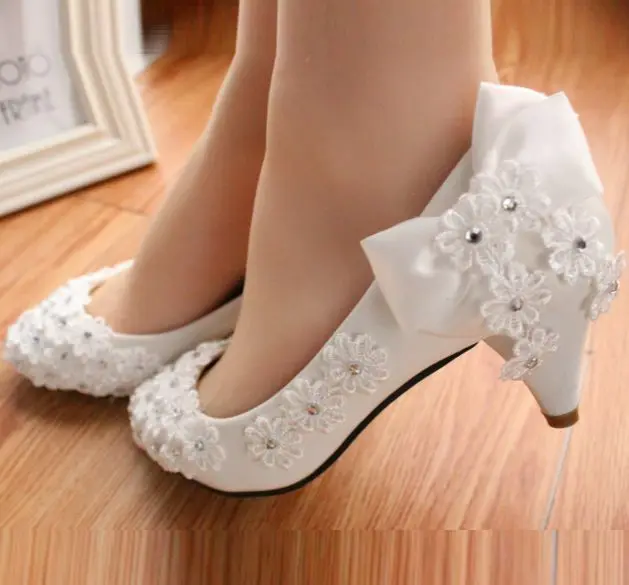 Middle heel lace wedding shoes women fashion new 2018 design bridal shoes handmade elegant brides pumps shoes
Middle heel lace wedding shoes women fashion new 2018 design bridal shoes handmade elegant brides pumps shoes