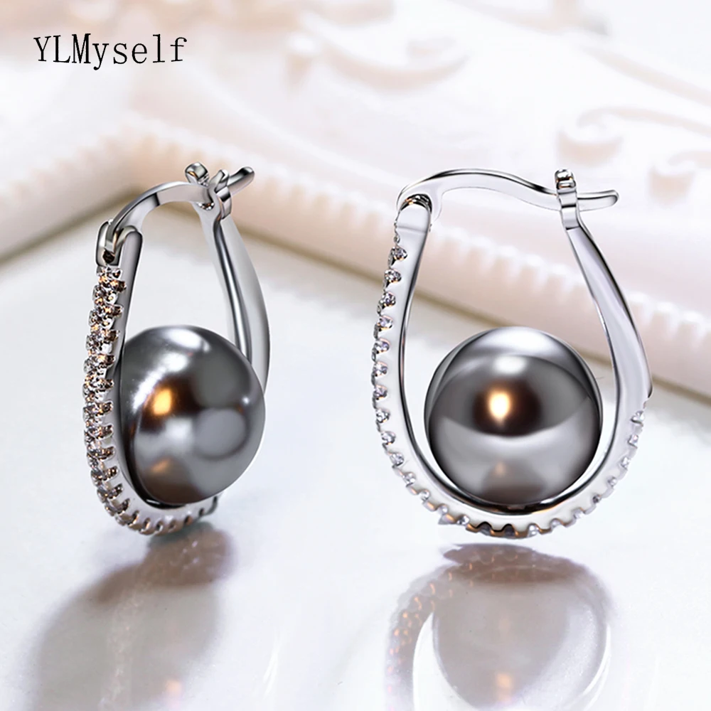 Pretty oval hoop earrings with Grey pearl and AAA Cubic Zirconia crystal stones high quality trendy jewelry for women
Pretty oval hoop earrings with Grey pearl and AAA Cubic Zirconia crystal stones high quality trendy jewelry for women