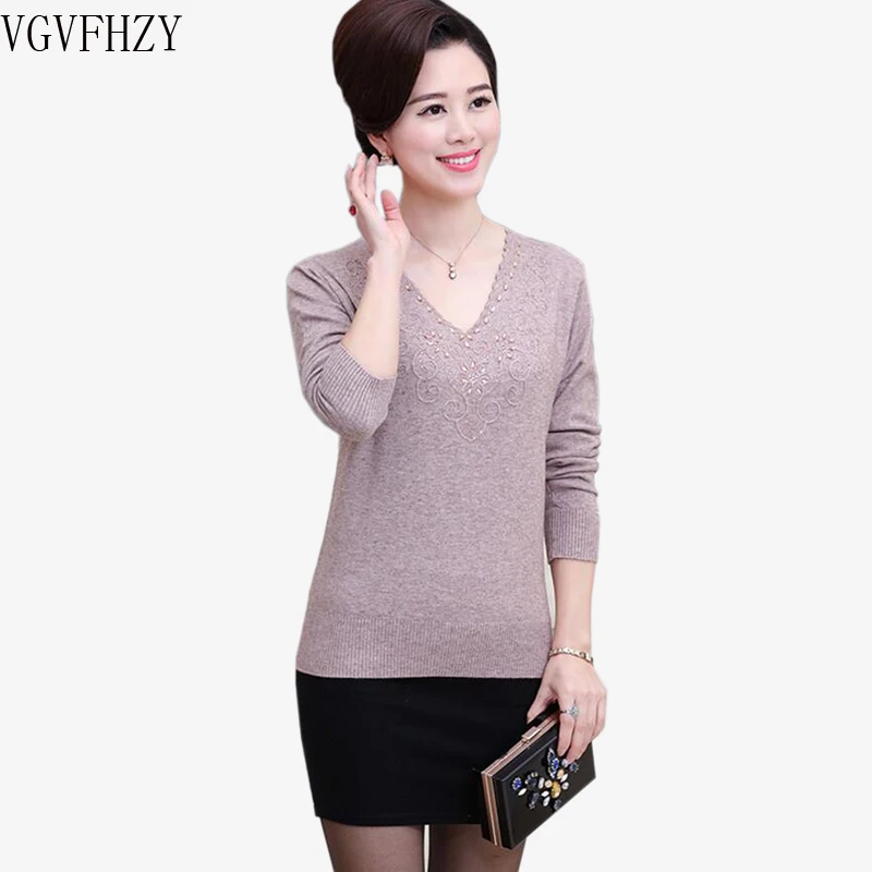 New 2018 winter women sweaters fashion V-collar long sleeve pullovers Solid color middle-aged Good quality Hand-beaded sweater
New 2018 winter women sweaters fashion V-collar long sleeve pullovers Solid color middle-aged Good quality Hand-beaded sweater
