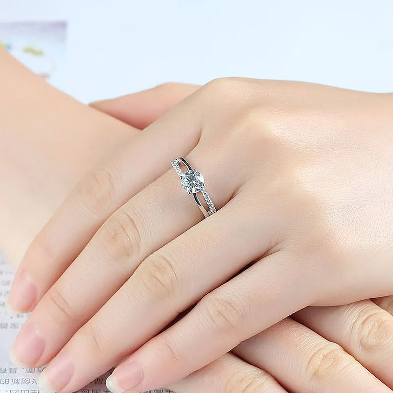 Solid 18K White Gold 1Ct 6.5mm Au750 DF Color Round Cut Moissanites Ring Engagment Ring Fine Gold Jewelry For Women
Solid 18K White Gold 1Ct 6.5mm Au750 DF Color Round Cut Moissanites Ring Engagment Ring Fine Gold Jewelry For Women