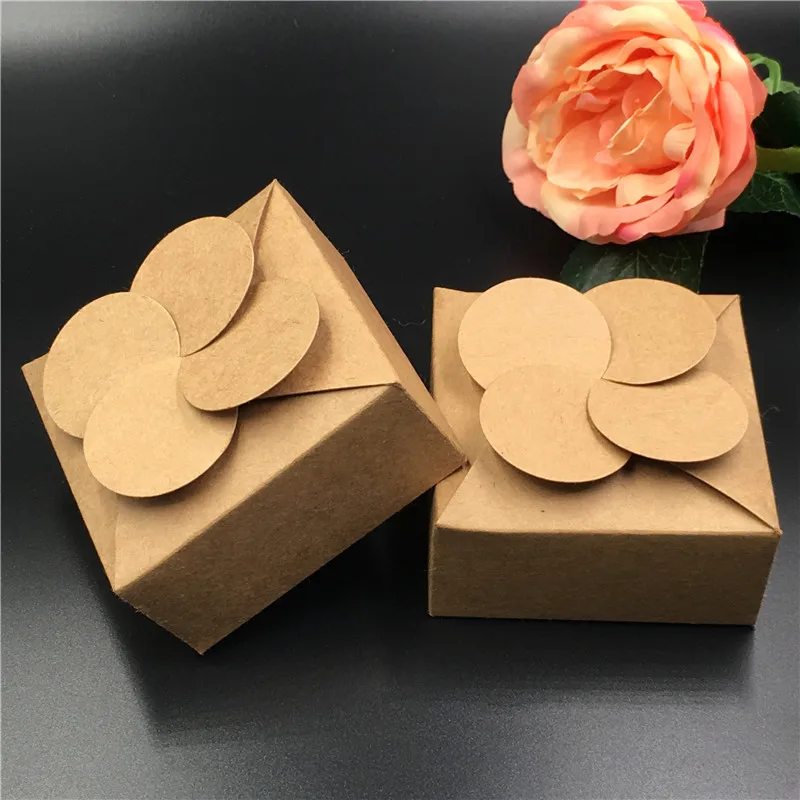 100Pcs/Lot Flower Shaped Kraft Paper Windmill Boxes For Happy Birthday Party Single Cake Hold Package Gift Storage Container Box
100Pcs/Lot Flower Shaped Kraft Paper Windmill Boxes For Happy Birthday Party Single Cake Hold Package Gift Storage Container Box