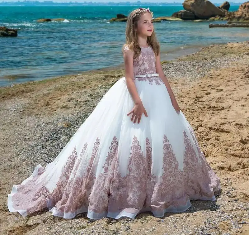 First Communion Dresses 2021 Flower Girls Dresses for Wedding Lace Beading with Long Tail Girls Pageant Gown Party Dress
First Communion Dresses 2021 Flower Girls Dresses for Wedding Lace Beading with Long Tail Girls Pageant Gown Party Dress