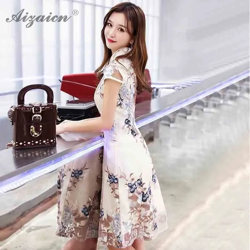 2019 New Lace Short Cheongsam China Modern Chinese Traditional Oriental Evening Dress Women Qipao Wedding A-line Party Dresses
2019 New Lace Short Cheongsam China Modern Chinese Traditional Oriental Evening Dress Women Qipao Wedding A-line Party Dresses