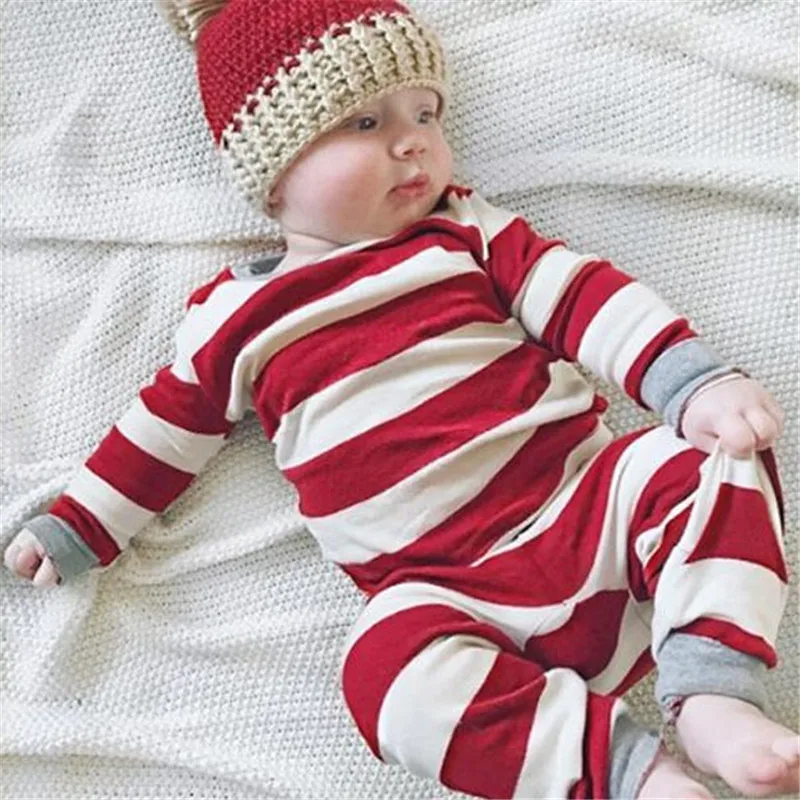 Комплект одинаковой одежды для сна всей семьи в красную полоску папы мамы дочки