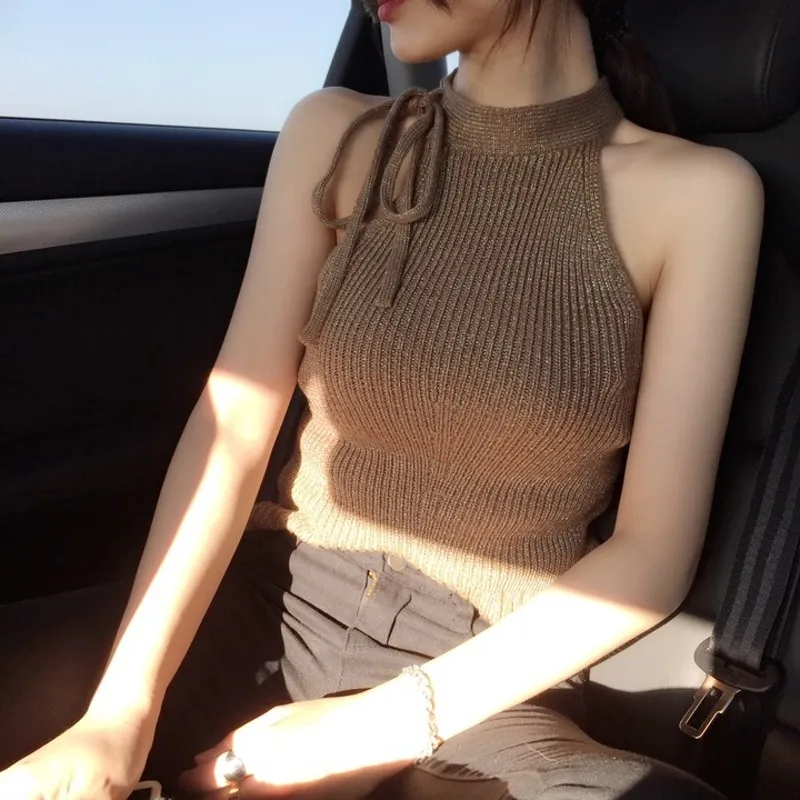 Solid Khaki Sleeveless sexy knit sweater 2022 fashion Slim vest shows thin temperament design sense of fashion top
Solid Khaki Sleeveless sexy knit sweater 2022 fashion Slim vest shows thin temperament design sense of fashion top