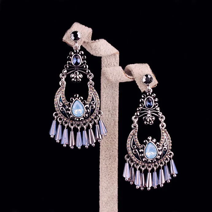 Luxury Royal Vintage Bohemia Big Earrings Water-drop Blue Crystals Tessel Long chandelier earrings Women Party Jewelry
Luxury Royal Vintage Bohemia Big Earrings Water-drop Blue Crystals Tessel Long chandelier earrings Women Party Jewelry