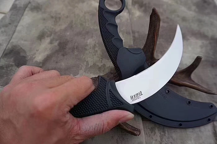 Mengoing Cold Steel Tiger Military Combat Claw 440 Steel 58HRC Hardness Outdoor Self-Defense Karambit Knife HOT CS GO
Mengoing Cold Steel Tiger Military Combat Claw 440 Steel 58HRC Hardness Outdoor Self-Defense Karambit Knife HOT CS GO