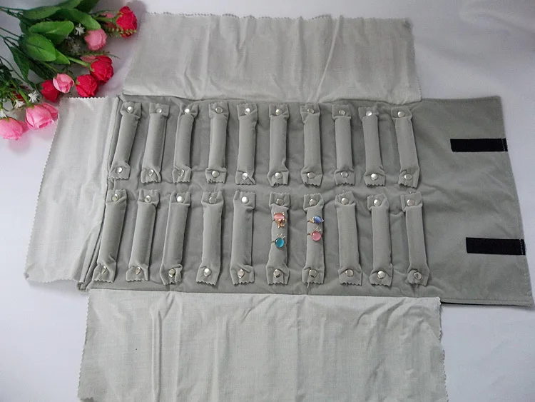 Super 2 Rows Gray Velvet Ring Roll Bag Ring Display Volume Portable Travel Organizer Jewelry folding bag Ring Holder Organizer
Super 2 Rows Gray Velvet Ring Roll Bag Ring Display Volume Portable Travel Organizer Jewelry folding bag Ring Holder Organizer