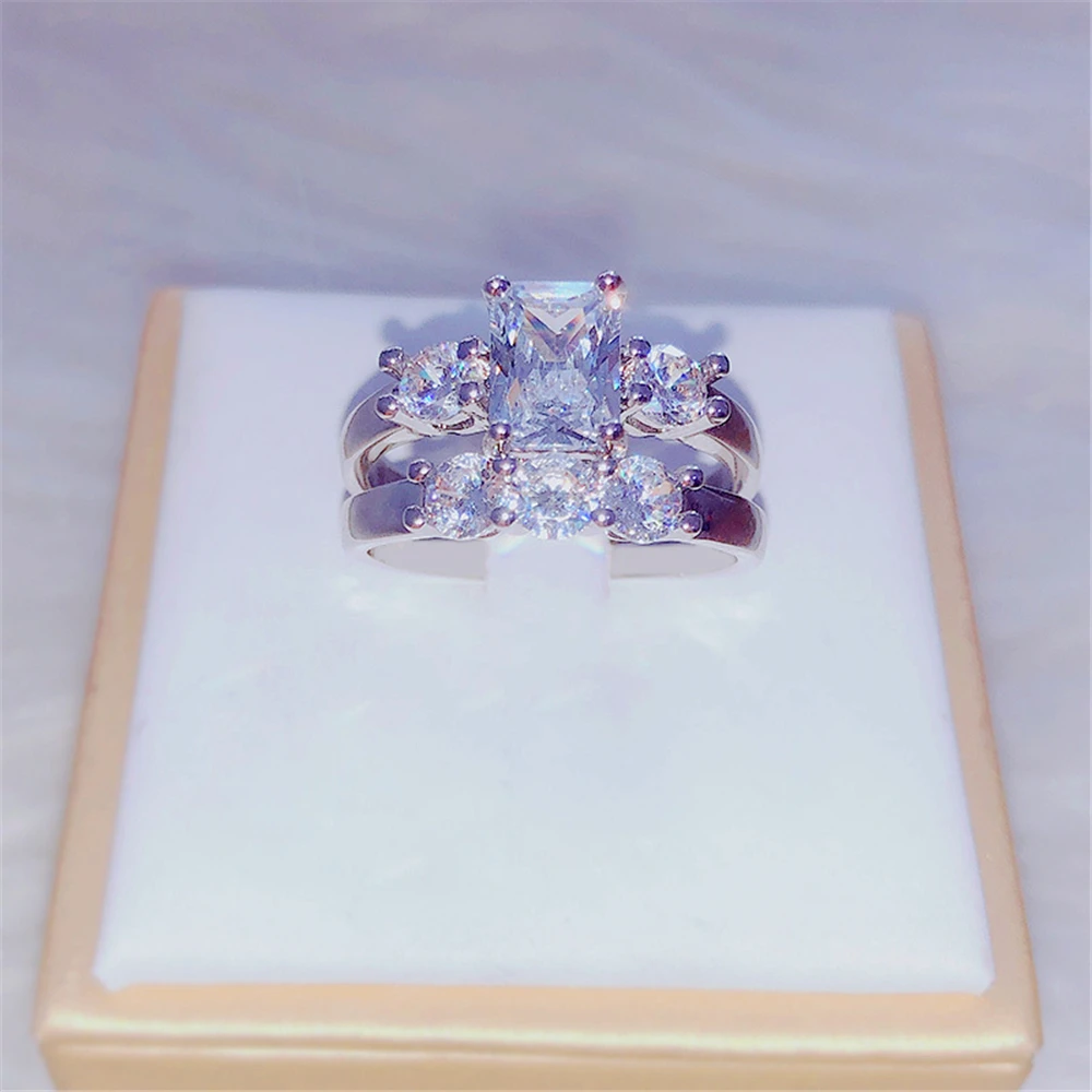 LOREDANA Fashion light luxury lady rectangle set ring creative inlay AAA zircon simple ring.Suitable for party weddings.
LOREDANA Fashion light luxury lady rectangle set ring creative inlay AAA zircon simple ring.Suitable for party weddings.