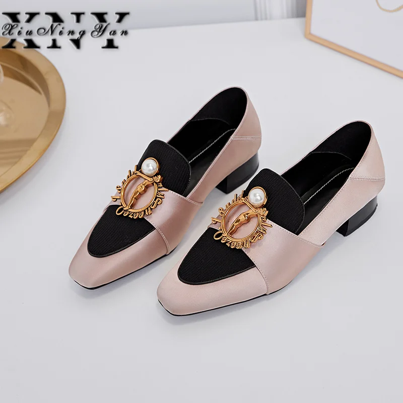 Women Low Heel Shoes Spring Autumn 2019 New Silk Metal Pearl Women Pumps luxury shoes women Brand Designers Office Lady Shoes
Women Low Heel Shoes Spring Autumn 2019 New Silk Metal Pearl Women Pumps luxury shoes women Brand Designers Office Lady Shoes
