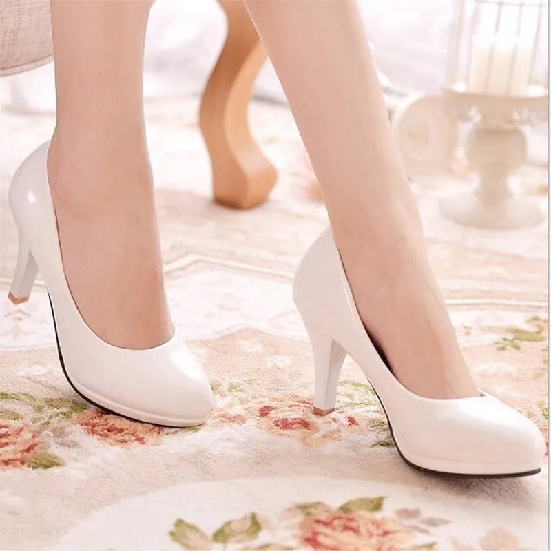 Women Pumps Fashion Classic Patent Leather High Heels Shoes Nude Sharp Head Paltform Wedding Women Dress Shoes Plus Size 34-42
Women Pumps Fashion Classic Patent Leather High Heels Shoes Nude Sharp Head Paltform Wedding Women Dress Shoes Plus Size 34-42