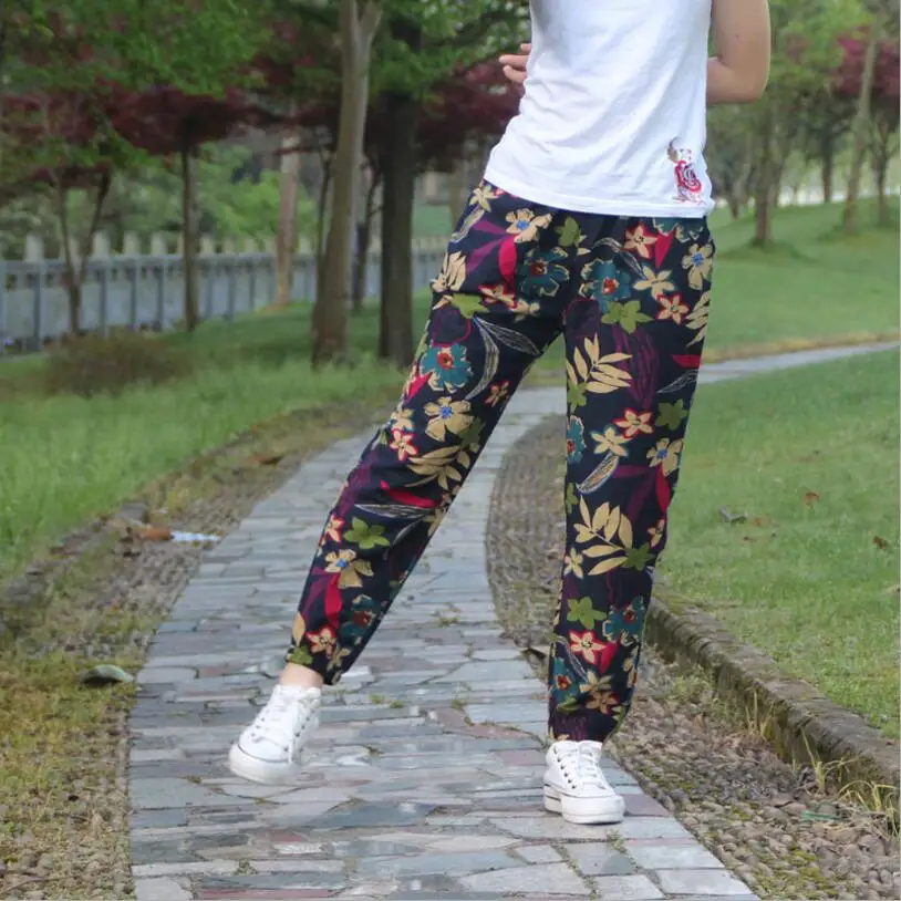 2020 Autumn Summer Pants Capris Women's Cotton Linen Printed Casual Pants Elastic Waist Vintage bloomers Pants Women SK176
2020 Autumn Summer Pants Capris Women's Cotton Linen Printed Casual Pants Elastic Waist Vintage bloomers Pants Women SK176