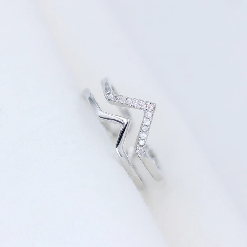 XIYANIKE Fashion Double V shape Rings Inlaid Rhinestone For Women Gift Simple Geometric Dainty Rings Femme Jewellry Bijoux New
XIYANIKE Fashion Double V shape Rings Inlaid Rhinestone For Women Gift Simple Geometric Dainty Rings Femme Jewellry Bijoux New