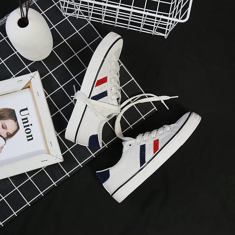 white shoes women street shooting Korean version of the shoes 2019 spring new students running board shoes INS casual shoes
white shoes women street shooting Korean version of the shoes 2019 spring new students running board shoes INS casual shoes